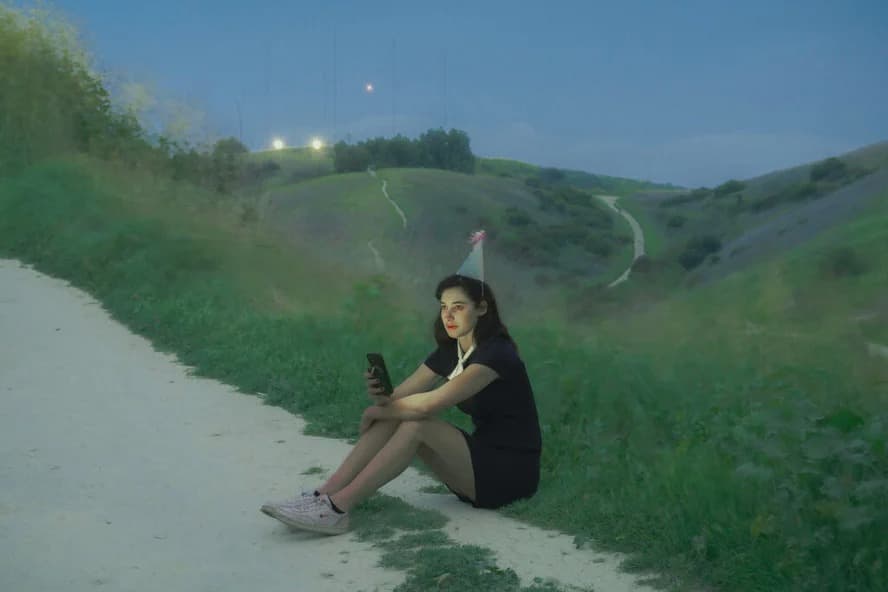 The Pulse of Grass and Screen