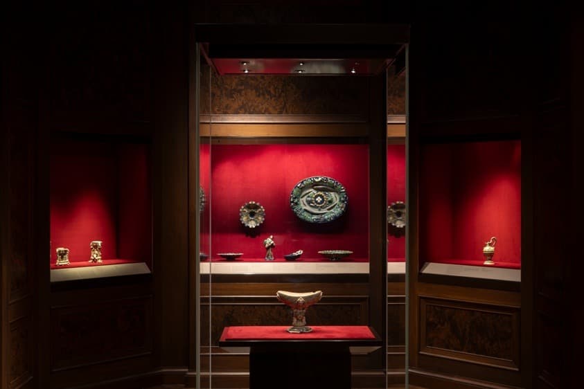 Installation view 1 of 8