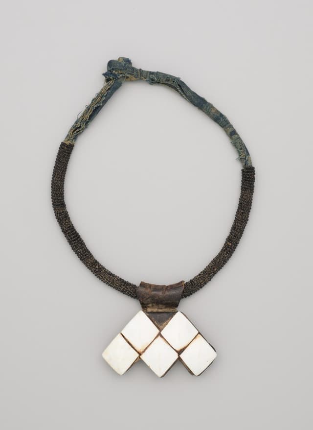 Amulet Necklace (Khomeissa)