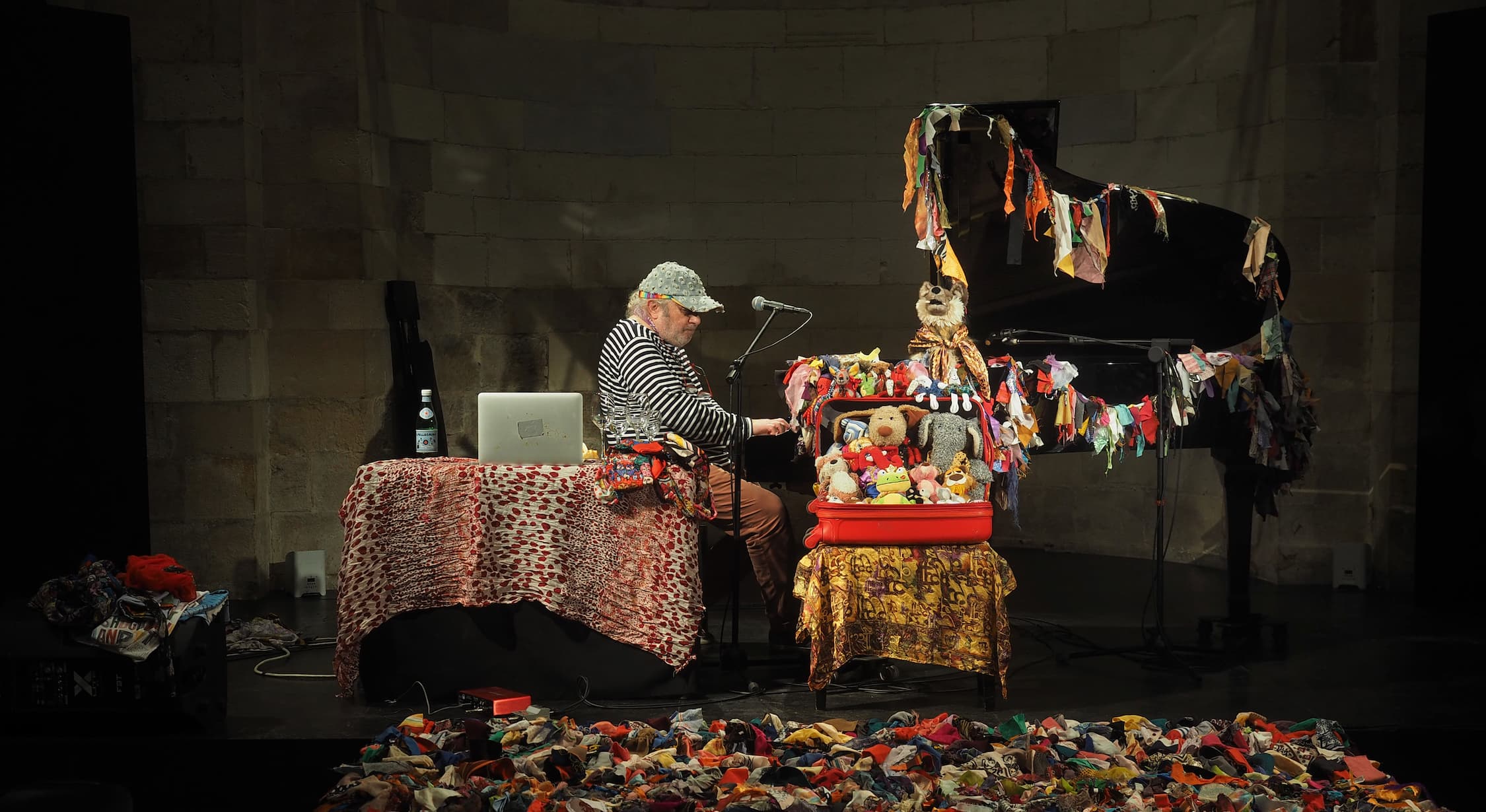 Charlemagne Palestine: Strumming Music