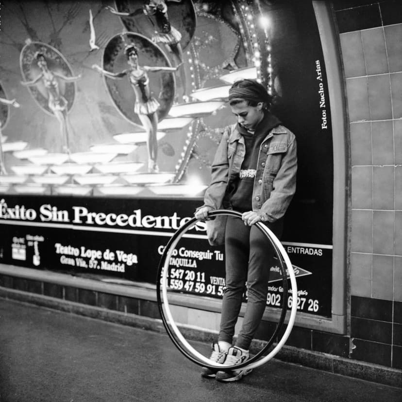 Luis Baylón, Éxito sin precedentes, 2000. Silver gelatin print, printed by the artist, 19 7/8 x 23 5/8 inches (50.5 x 60 cm). Courtesy RYAN LEE Gallery.